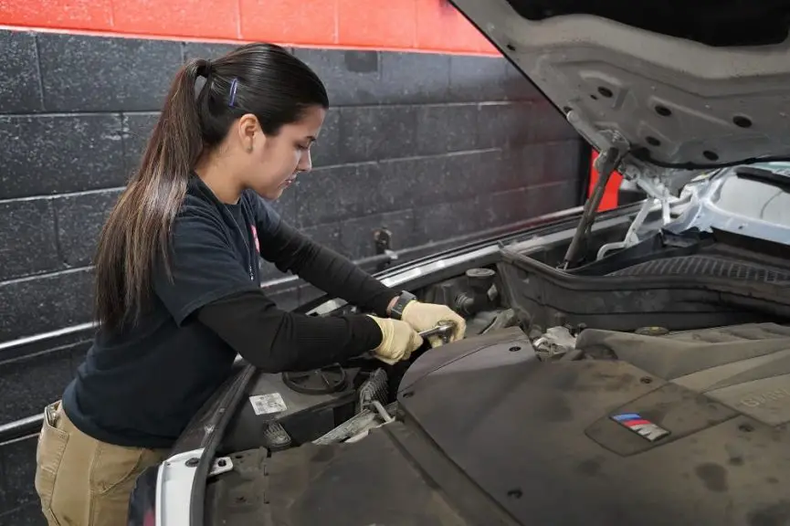 What Does An Automotive Service Manager Do (including Their Typical Day